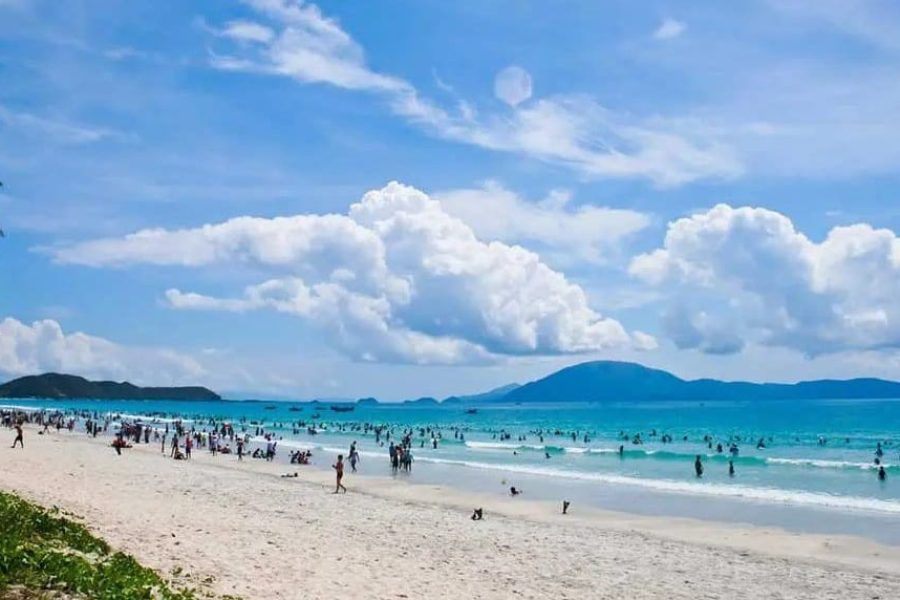 Bãi biển Trà Cổ Móng Cái có gì thú vị